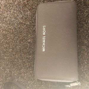 Micheal kors  wristlet wallet